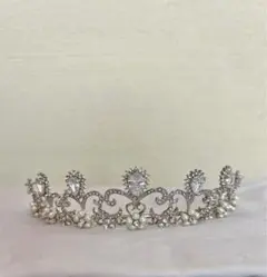 【美品】ブライダルティアラ パールとクリスタル装飾 シルバー　ウェディング