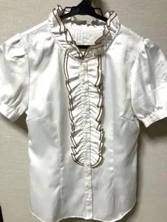 ホワイト　フリル半袖シャツ