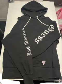 GUESS ブラック フード付きパーカー