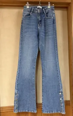 ZARA デニムパンツ ブーツカット スリット入り ブルー　36のサムネイル