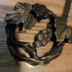 葉とブドウのモチーフ ネックレス