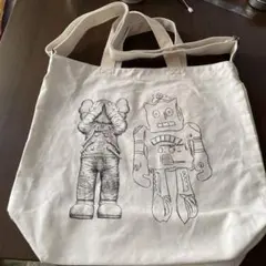 【値下げしました】カウズ×ユニクロコラボ　トート・ショルダー2wayバッグのサムネイル
