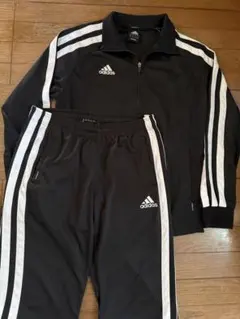 ストライプの幅が広いadidas CLIMATITE ジャージ