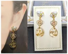 ハンドメイド　ホワイトパールビジューと雫金箔チャーム　ピアスorイヤリング