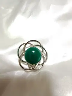 天然石ブローチ　捻じ梅デザイン