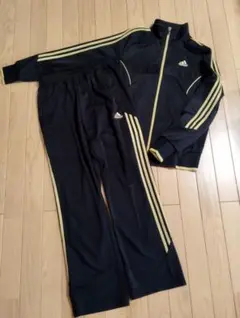 adidas　ジャージ　上下セットのサムネイル