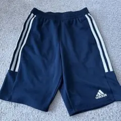 男の子　アディダス140 ハーフパンツ