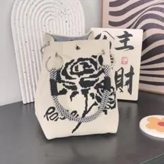 バラデザインのニットの手提げバッグ
