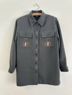 ダークグレー　長袖シャツ　猫刺繍