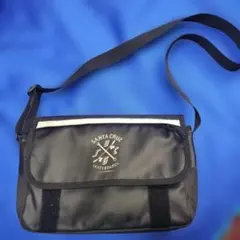 中古 SANTA CRUZ サンタクルーズ ブラックショルダーバッグ ベロクロ式