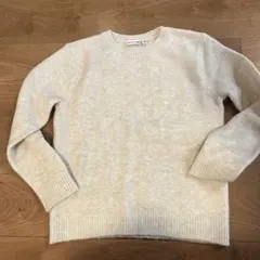 ベージュ クルーネック セーター