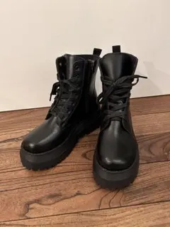 ブラック 厚底レースアップブーツ