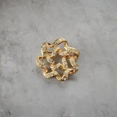 花形金色ブローチ