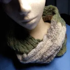 縄編み模様3色のスヌード