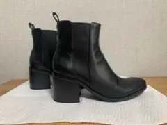 Charles & Keith サイドゴアブーツ ブラックのサムネイル