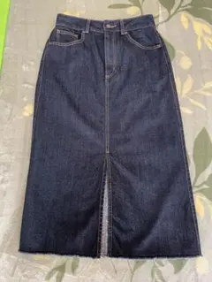 新品♡GU デニムスリット入りタイトスカート