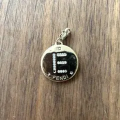 新品、未使用！FENDI ロゴチャーム 楽天市場】FENDI フェンディ オーロック チャーム キーホルダー