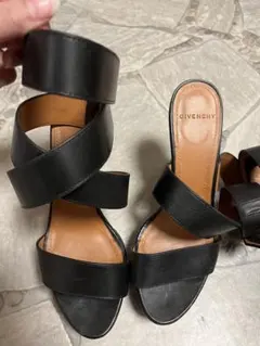 値下げ中　GIVENCHY サンダル　38 黒のサムネイル