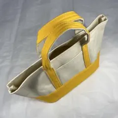 【ヤクルトの布製バッグ】頒布のようなしっかりと厚みのある生地でできています。