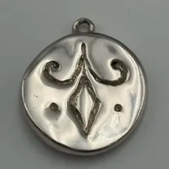 Navajo HH 刻印 ナジャ ペンダントトップ シルバーカラー - メルカリ