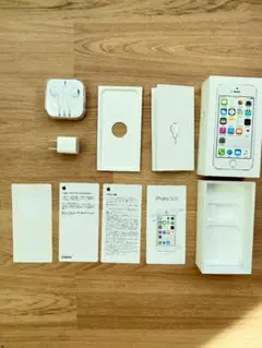 Apple iPhone 5s 32GB シルバー の空き箱と付属品