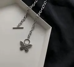 ネックレス　シルバー　蝶
