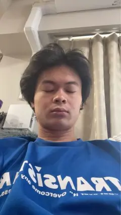 青 ロゴ入り Tシャツ