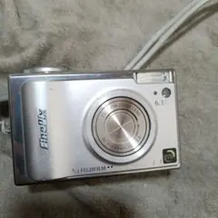 FUJIFILM FINEPIX F11 デジタルカメラ シルバーのサムネイル