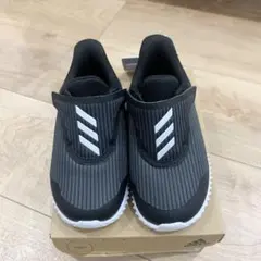 adidas スニーカー　13
