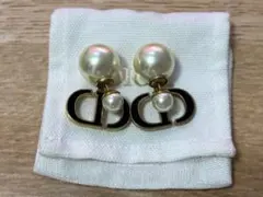 DIOR CDロゴ パールピアス ゴールド ブラック