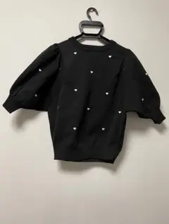 ハート刺繍ボリュームスリーブニットプルオーバー　半袖　黒×白