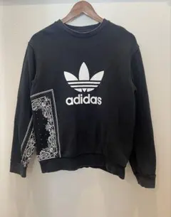 アディダス adidas スウェット トレーナー バンダナ柄 ペイズリー柄