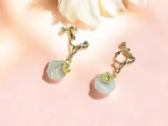 【デザインイヤリング】花びら(小)ミントグリーン×フラワー(ニッケルフリー素材)