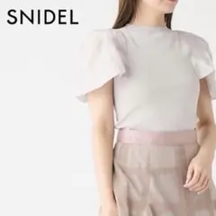 【新品タグ付】SNIDELシアースリーブドッキングTOPS／即完売モデルのサムネイル