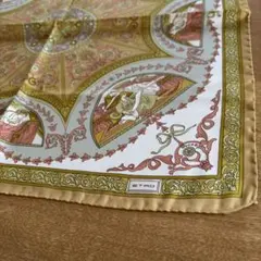 新品未使用品　ETRO シルクスカーフ ゴールド/ホワイト/ピンク