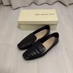 RODE SKO ブラックレザー ローファーのサムネイル