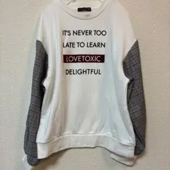 LOVETOXIC メッセージプリント トレーナー
