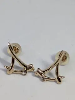 美品⭐︎カナル4°C ピアス 18金とプラチナのクロス - メルカリ