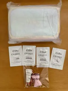 ダルバUV ESSENCEトライアル4袋 ハンドクリーム付きチャーム　ポーチ
