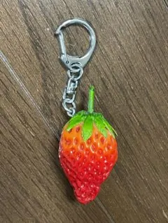 いちご 苺 鈴 キーホルダー ストラップ 平成レトロ - メルカリ