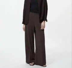 ユニクロ　クレープジャージーストレートパンツ　Mサイズ ブラウン