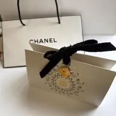 シャネル ギフトラッピング　ショッパー　クリスマス限定チャーム　メッセージカード