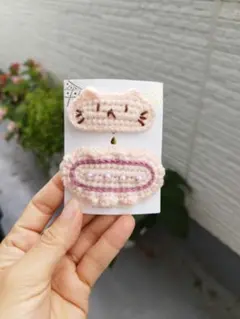 手作り毛糸の髪留め　かわいいヘアクリップ 2個セット