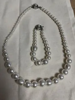 フェイクパールネックレスとブレスレットセット