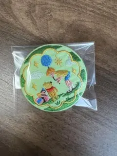 美品！ディズニー刺繍　缶バッチビスケット　くまのプーさん