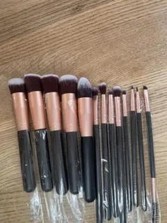 新品！メイクブラシセット 13本 ポーチ付属