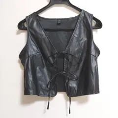 【美品】SHEIN クロップド丈 フェイクレザーベスト フロントリボン 黒 S