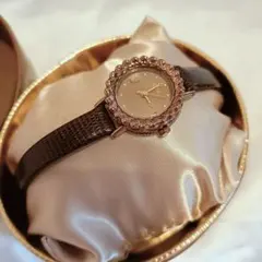 【希少】Q-pot. キューポット 腕時計 デコレーションケーキ ブラウン調 Q-pot.TimeのSweetなウォッチをアクセサリー感覚で身につけて。 | Q-pot.