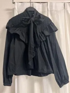 ZARA 黒リボンシャツ　フリル