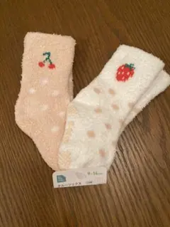 新品未使用　ベビー靴下 9-14cm チェリーとイチゴ　ふわふわ靴下